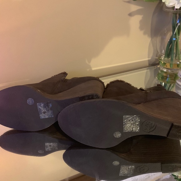 Shoes - Picture 2 of 3